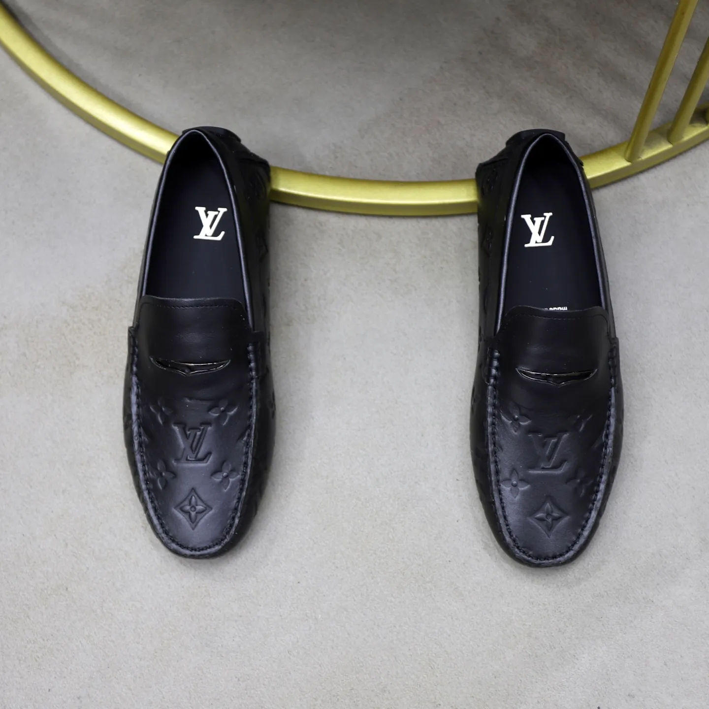 Ex-factory price: 480💰【LV】Louis Vuitton ⚠️High-end men’s driving and pedal series ⚠️38-44 (customized for 45) ⚠️All original cowhide leather! Thick and soft! Made entirely of calfskin lining! Rubber sheet anti-slip beanie sole! Three-dimensional package technology! Fashionable and classic! Handicrafts! Original high quality! Feel free to compare!
